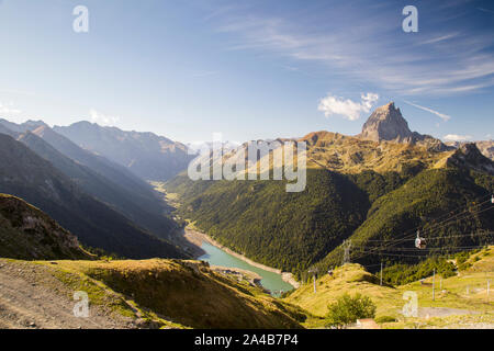 Une vue sur les Pyrénées sur une journée ensoleillée en septembre 2019 Banque D'Images