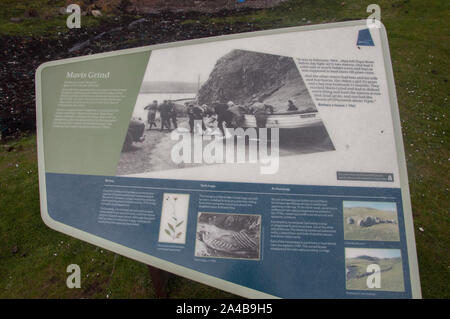 Mavis Grind d'informations et de vue, Brae, Mainland Shetland Banque D'Images