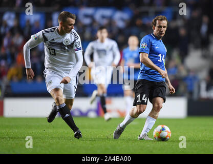 Tallinn, Estonie. 13 Oct, 2019. Lukas Klostermann (Allemagne) et Konstantin Vassiljev (Estonie). GES/football/Qualification EURO : l'Estonie - Allemagne, 13.10.2019 Football/soccer : Estonie : qualificatifs contre l'Allemagne, Tallinn, 13 octobre 2019 dans le monde de l'utilisation | Credit : dpa/Alamy Live News Banque D'Images