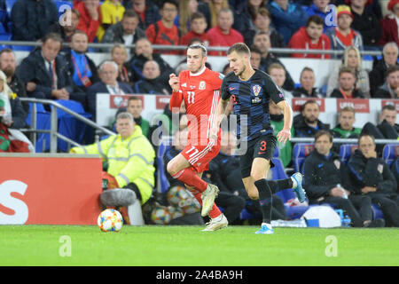 Cardiff, Wales, UK. 13 octobre 2019. Gareth Bale de galles et Borna Barisic de Croatie au cours de l'UEFA European Championship match entre le Pays de Galles et la Croatie au Cardiff City Stadium, Cardiff le dimanche 13 octobre 2019. (Crédit : Jeff Thomas | MI News )usage éditorial seulement Crédit : MI News & Sport /Alamy Live News Banque D'Images