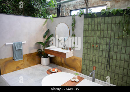 Salle de bains australienne Caroma fabricant et leur élégante salle de bains et douches showroom à Alexandrie, Sydney, Australie Banque D'Images