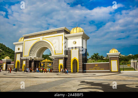 KUALA LUMPUR, MALAISIE - le 18 décembre 2018 : l'Istana Negara (malais pour National Palace) est la résidence officielle du monarque de la Malaisie. Banque D'Images