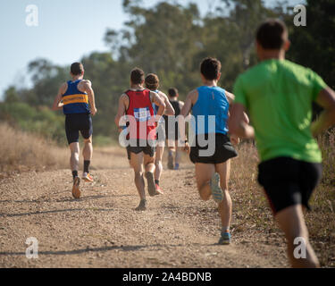 Mountain Camp, Brisbane, Queensland, Australie - 15 septembre 2019 : les concurrents se la brousse australienne dans le sentier Mountain Running Championships Banque D'Images