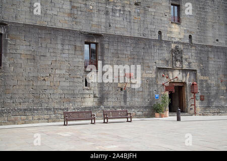 Un ancien mur de pierre d'une prison avec les marques de la guerre. Banque D'Images