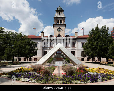 Le Musée des pionniers de Colorado Springs de Colorado Springs, Colorado, situé dans un édifice en granit avec un tour de l'horloge en forme de dôme qui était le comté d'El Paso édifice du Palais de 1903 à 1973. Le musée, qui s'installe à cet emplacement en 1979, a fine arts, objets et collections d'archives qui documentent la région de Pikes Peak Banque D'Images