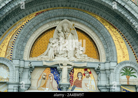 Lourdes, Aquitaine, France, 2 octobre 2019, d'art religieux sur Voir dans la Cathédrale Banque D'Images