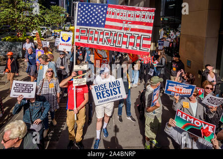 New York, USA. 13 Oct, 2019. Des centaines de manifestants sont descendus dans la rue le 13 octobre 2019, à la demande de Congrès ''attaquer maintenant'' et offrent une puissante envoyer à leurs représentants élus à la fin de leurs vacances. Dans la ville de New York les participants se sont réunis au père Duffy Square à Times Square, et marchaient sur Broadway à Union Square. Crédit : Erik McGregor/ZUMA/Alamy Fil Live News Banque D'Images