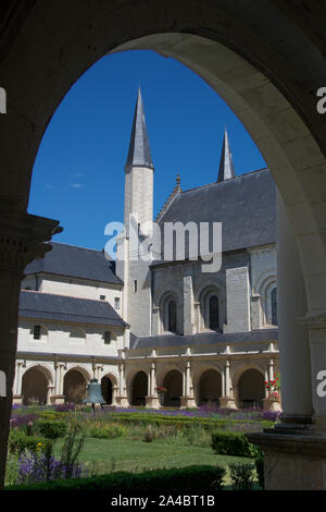 Cloître de l'abbaye de Fontevraud Indre et Loire France Banque D'Images