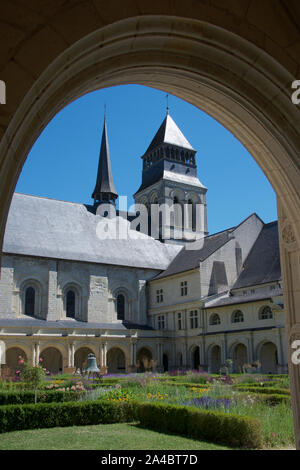 Cloître de l'abbaye de Fontevraud Indre et Loire France Banque D'Images