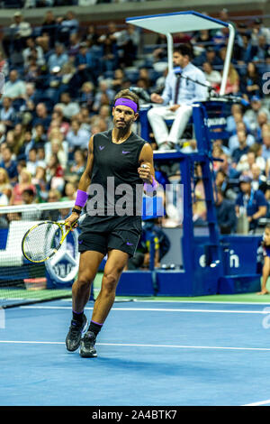 Rafael Nadal de l'Espagne en compétition dans les demi-finales hommes à l'US Open Tennis Championship 2019 Banque D'Images