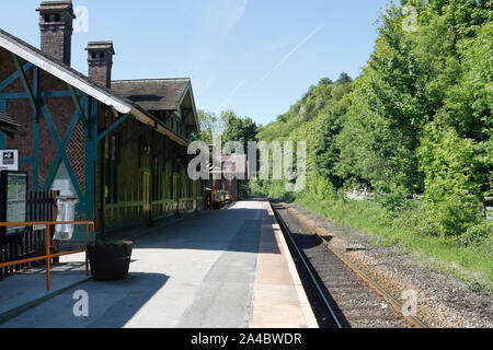 Gare de Matlock Bath, Derbyshire, Angleterre Royaume-Uni. Ligne de dérivation à voie unique. Bâtiment classé de catégorie II Banque D'Images