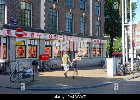 Amsterdam Oriental incroyable dans un supermarché chinois Nieuwmarkt (Nouveau Marché), Amsterdam, Pays-Bas. Banque D'Images