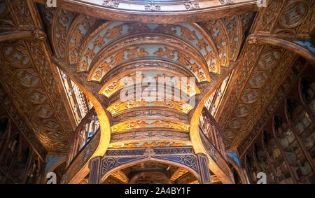 Porto, Portugal - 16 septembre 2019 : Intérieur de la Livraria Lello, l'une des plus belles librairies dans le monde entier. Banque D'Images