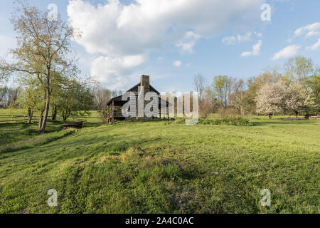 Le Jacob Prickett Jr. log house, construit en 1781, est la plus ancienne structure résidentielle encore debout en comté de Marion, en Virginie occidentale. Lorsqu'il a été construit, il était inhabituel d'avoir un deuxième étage et cave complète pour ce domaine Banque D'Images