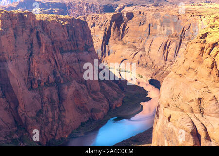 Horseshoe Bend canyon pittoresque surplombant la rivière Colorado en Arizona, États-Unis Banque D'Images