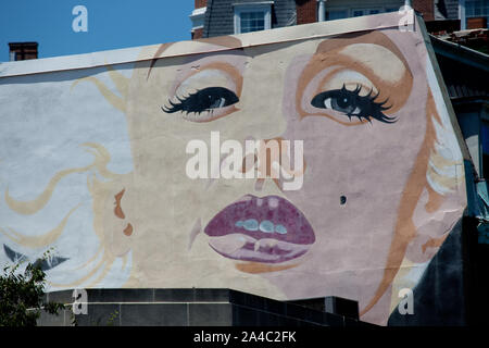 La peinture murale de Marilyn Monroe, à l'angle de Calvert St. et Connecticut Ave., près de la station de métro Woodley Park, NW, Washington, D.C. Banque D'Images