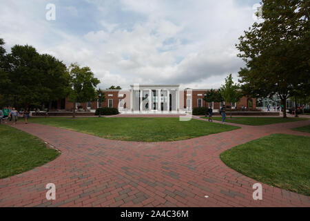 Le Milton S. Eisenhower Library, qui fait partie de l'Université Johns Hopkins, les bibliothèques Sheridan est la principale bibliothèque de recherche et la plus grande d'un réseau de bibliothèques à l'Université Johns Hopkins à Baltimore, Maryland Banque D'Images