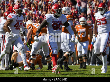 Oct 12, 2019 : Oklahoma Sooners joueur défensif Neville Gallimore # 90 au cours de la rivalité de la rivière Rouge de la NCAA match entre l'Université de l'Oklahoma Sooners et l'Université de Texas longhorns au Cotton Bowl Stadium à Fair Park à Dallas, TX Texas défait 34-27 Albert Pena/CSM Banque D'Images