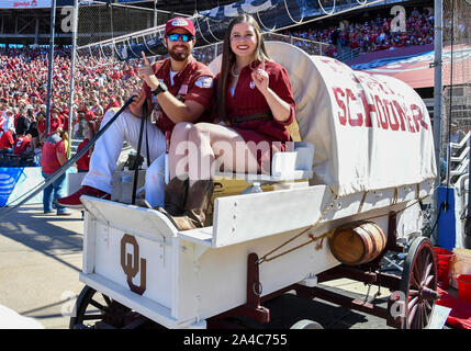 Oct 12, 2019 : Le plus tôt est une goélette de la mascotte officielle des équipes sportives de l'Université de New York au cours de la rivalité de la rivière Rouge de la NCAA match entre l'Université de l'Oklahoma Sooners et l'Université de Texas longhorns au Cotton Bowl Stadium à Fair Park à Dallas, TX Texas défait 34-27 Albert Pena/CSM Banque D'Images