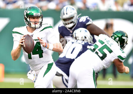 East Rutherford, New Jersey, USA. 13 Oct, 2019. New York Jets quart-arrière Sam DARNOLD (14) dans l'action au stade MetLife à East Rutherford dans le New Jersey New York bat Dallas 24 à 22 : Crédit Brooks von Arx/ZUMA/Alamy Fil Live News Banque D'Images