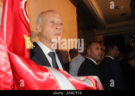 Tunis, Tunisie. 13 Oct, 2019. Le candidat présidentiel indépendant Kais Saied assiste à une conférence de presse à Tunis, Tunisie, le 13 octobre, 2019. Kais Saied a annoncé dimanche soir qu'il a remporté le second tour des élections présidentielles. Credit : Adele Ezzine/Xinhua/Alamy Live News Banque D'Images