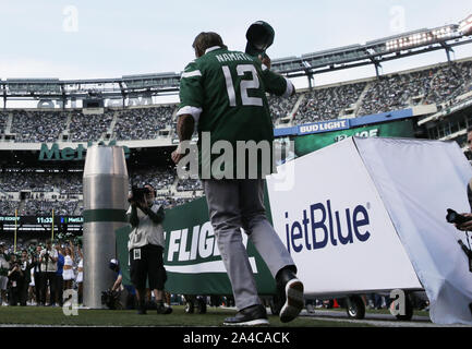 East Rutherford, United States. 13 Oct, 2019. Jets de New York Hall of Fame quarterback Joe Namath est présenté avec d'autres avions plus grands avant la Nouvelle York Jets jouer les Dallas Cowboys en semaine 6 de la NFL saison au stade MetLife à East Rutherford, New Jersey le dimanche 13 octobre 2019. Photo de John Angelillo/UPI UPI : Crédit/Alamy Live News Banque D'Images