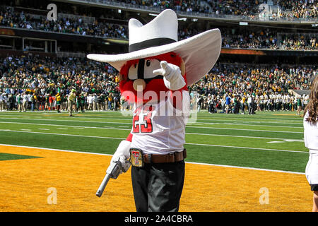 Waco, Texas, USA. 12 octobre, 2019. Texas Tech Mascot en action pendant le match entre le Texas Tech Red Raiders et le Baylor Bears au McLane Stadium à Waco, Texas. Crédit : Dan Wozniak/ZUMA/Alamy Fil Live News Banque D'Images