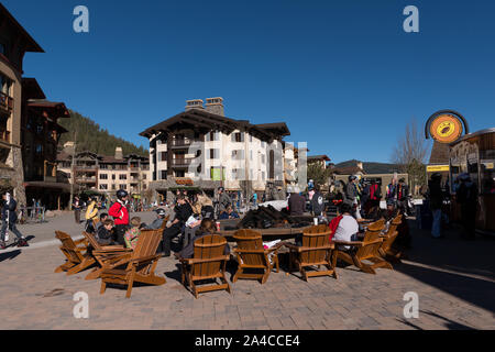 Le Village à Squaw Valley, une Sierra Mountain Resort à Olympic Valley, à l'ouest de Tahoe City, Californie Banque D'Images