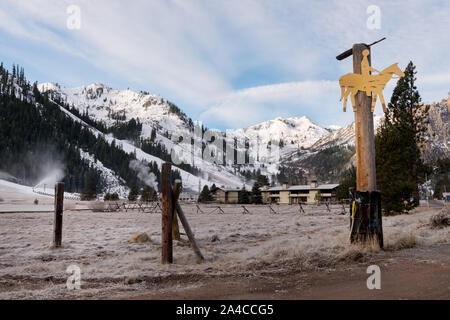 Le Village à Squaw Valley, une Sierra Mountain Resort à Olympic Valley, à l'ouest de Tahoe City, Californie Banque D'Images