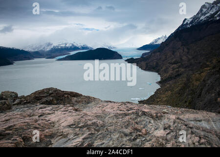 Lac Gris et Gris Glacier dans le Parc National Torres del Paine, Chili Banque D'Images