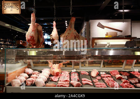 [Vitrine historique] la butcher de la rue Essex au marché Essex, dans le Lower East Side. Banque D'Images