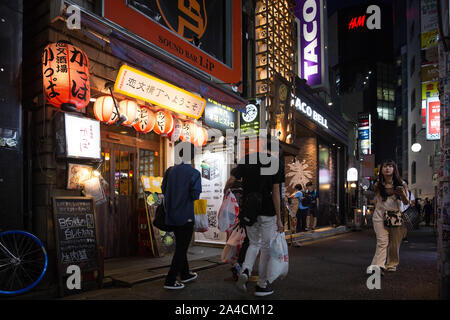 Tokyo, Japon. 1 octobre, 2019. Une vue sur la rue au quartier de Shibuya à Tokyo. Credit : Stanislav Kogiku SOPA/Images/ZUMA/Alamy Fil Live News Banque D'Images
