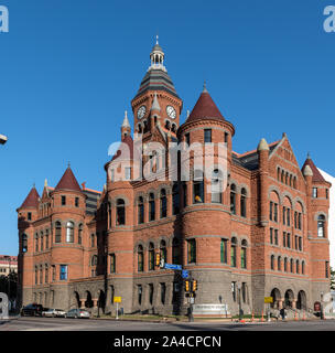 L'ancien palais de justice du comté de Dallas, affectueusement connue localement sous le nom de l'ancien palais de rouge, est maintenant un musée au centre-ville de Dallas, Texas Banque D'Images