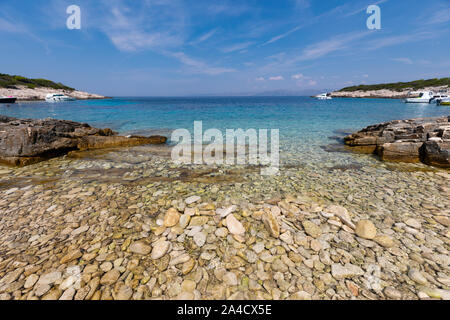 Plage magnifique et une mer cristalline sur l'île de Proizd, Dalmatie, Croatie Banque D'Images