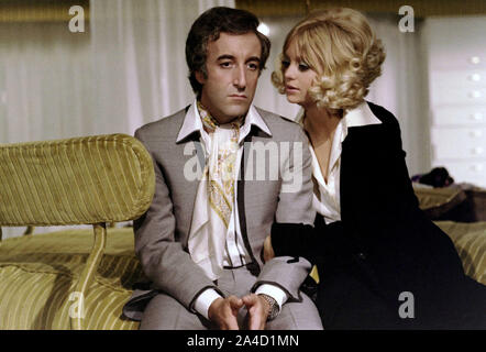 GOLDIE HAWN et Peter Sellers dans IL Y A UNE FILLE DANS MA SOUPE (1970), réalisé par ROY BOULTING. Credit : Columbia Pictures / Album Banque D'Images