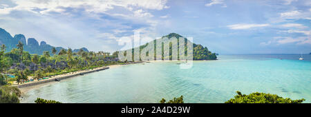 Phi-Phi island sunset panorama à partir de point de vue sur la montagne Banque D'Images