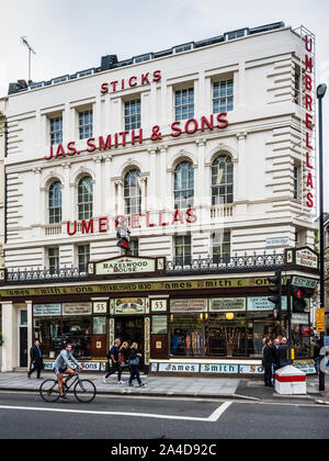 James Smith & Sons Umbrella Shop New Oxford Street dans le centre de Londres. Magasin de vente traditionnels parasols et cannes. Fondée 1830. Banque D'Images