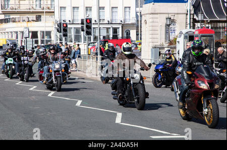 Un motard week-end à l'Ace Cafe à Brighton, Sussex Banque D'Images