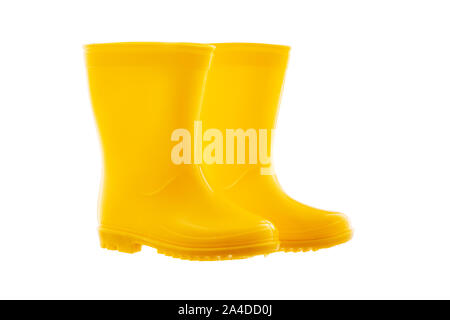 Bottes de pluie en caoutchouc jaune pour les enfants isolé sur fond blanc Banque D'Images