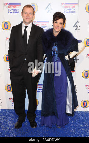 La photo doit être crédité ©Kate Green/Alpha Press 076772 12/12/12 Robert Webb et épouse Abigail Burdess au British Comedy Awards 2012 tenue à Fountain Studios à Londres Banque D'Images