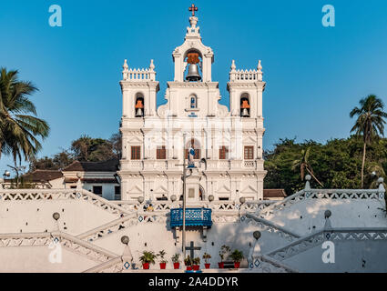 Très célèbre église Panjim aka Notre Dame de l'Eglise de l'Immaculée Conception dans la capitale de Goa. 'Ora pro nobis' écrit sur façade signifie prier pour nous Banque D'Images