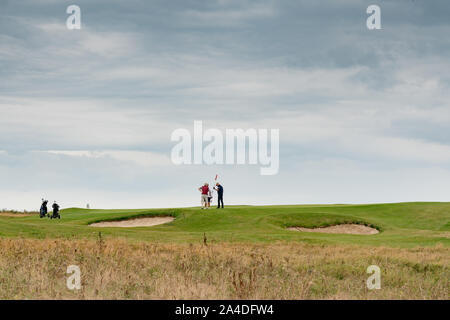 Etretat, Seine-Maritime / France - 14 août 2019 : les gens ont plaisir à jouer le golf d'Etretat sur la côte normande Banque D'Images