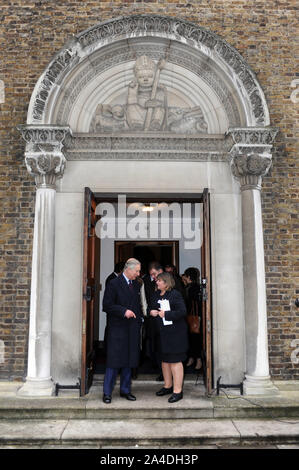 La photo doit être crédité ©Kate Green/Alpha Press 076831 24/01/2013 Le Prince Charles le Prince de Galles lors d'une visite à l'église de St Anselme, et d'apprendre à propos de la communauté Projet de charité Pathways à Kennington Cross à Londres Banque D'Images