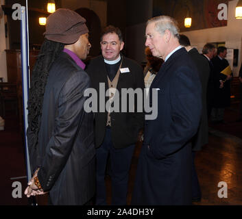 La photo doit être crédité ©Kate Green/Alpha Press 076831 24/01/2013 Le Prince Charles le Prince de Galles lors d'une visite à l'église de St Anselme, et d'apprendre à propos de la communauté Projet de charité Pathways à Kennington Cross à Londres Banque D'Images