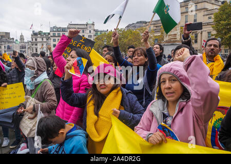 Londres, Royaume-Uni. 13 octobre 2019. Des manifestants à Trafalgar Square a appelé à la démission du Président Lenín Moreno qui selon elles est leur pire président jamais. Les groupes autochtones de l'Équateur ont manifesté pendant deux semaines de laisser une grande partie de la capitale dans le chaos après qu'il a annoncé la fin des subventions de carburant, partie d'une série de restrictions des dépenses publiques imposées pour obtenir un £3.4bn charger du FMI et des discussions ont lieu à Quito aujourd'hui entre les peuples du groupe de coordination La CONAIE et le gouvernement. Crédit : Peter Marshall/Alamy Live News Banque D'Images