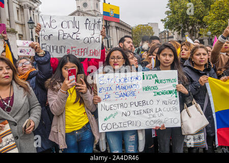 Londres, Royaume-Uni. 13 octobre 2019. Des manifestants à Trafalgar Square a appelé à la démission du Président Lenín Moreno qui selon elles est leur pire président jamais. Les groupes autochtones de l'Équateur ont manifesté pendant deux semaines de laisser une grande partie de la capitale dans le chaos après qu'il a annoncé la fin des subventions de carburant, partie d'une série de restrictions des dépenses publiques imposées pour obtenir un £3.4bn charger du FMI et des discussions ont lieu à Quito aujourd'hui entre les peuples du groupe de coordination La CONAIE et le gouvernement. Crédit : Peter Marshall/Alamy Live News Banque D'Images