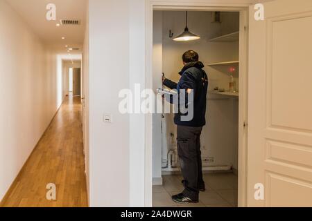 Des mesures DES PROPRIÉTÉS DE L'illustration, LE CALCUL DE LA SUPERFICIE Loi Carrez, DIAGNOSTICS DE BIENS IMMOBILIERS, DANS UN APPARTEMENT, PARIS (75) Banque D'Images