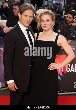 Londres, Royaume-Uni. 13 Oct, 2019. Stephen Moyer et Anna Paquin assister à "l'Irlandais" Première Internationale et gala de clôture au cours de la 63e BFI London Film Festival, à l'Odeon Leicester Square luxe à Londres. Credit : SOPA/Alamy Images Limited Live News Banque D'Images