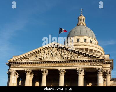 Le Panthéon, SITUÉ SUR LA PLACE DU PANTHÉON SUR LA MONTAGNE SAINTE-GENEVIÈVE, AU CŒUR DU QUARTIER LATIN. Elle rend hommage à d'illustres personnages QUI ONT MARQUÉ L'HISTOIRE DE FRANCE, 5ème arrondissement, Paris (75), FRANCE Banque D'Images