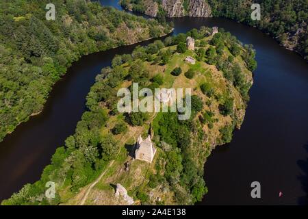 La CREUSE ET LE FORT MÉDIÉVAL DE CROZANT, (23) CREUSE, NOUVEAU AQUITAINE, FRANCE Banque D'Images